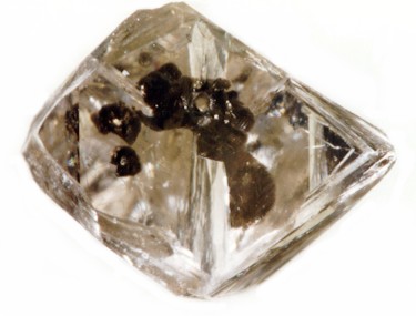 Figure 2: The group of sulphides in octahedral diamond, 23kb